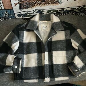 Abercrombie cropped shacket - black and white plaid - size medium